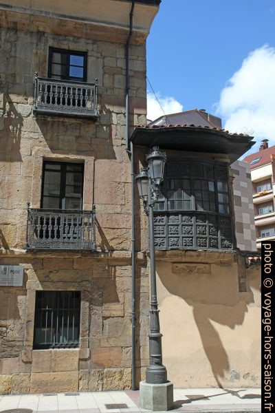 Bacon couvert de la Casa del pueblo de Oviedo. Photo © Alex Medwedeff