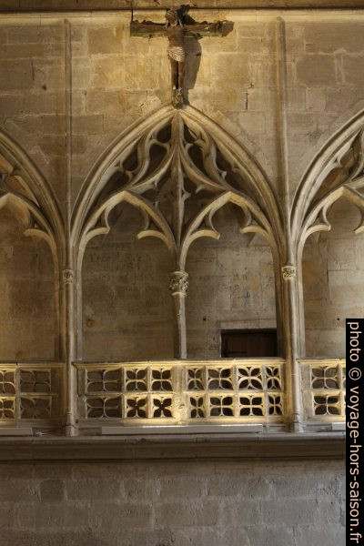 Détail de la galerie du transept de la cathédrale d'Oviedo. Photo © André M. Winter