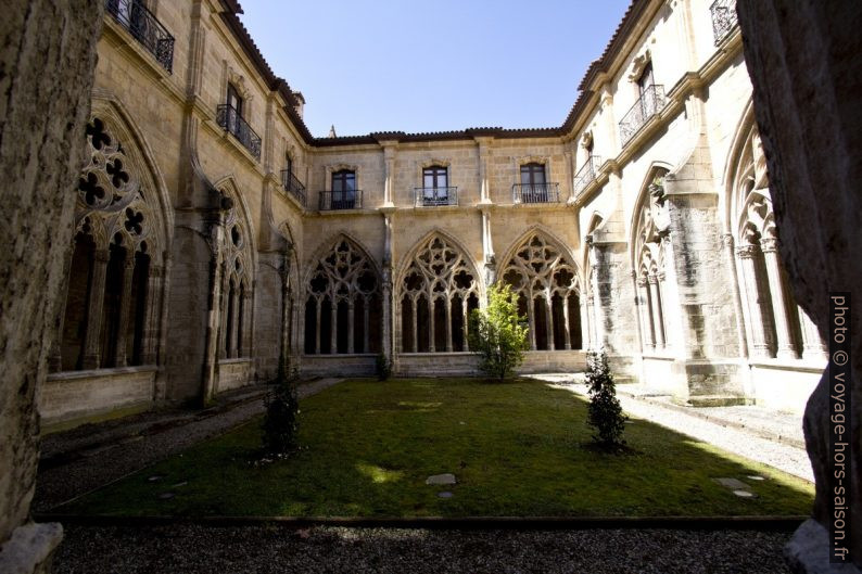 Claustro de la Catedral de Oviedo. Photo © André M. Winter