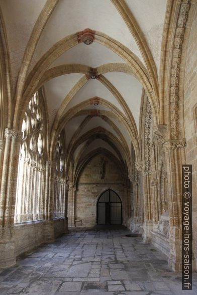 Couloir du cloître de la cathédrale d'Oviedo. Photo © André M. Winter