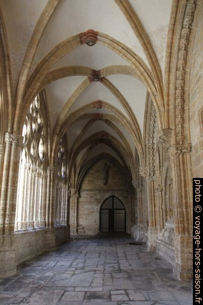 Couloir du cloître de la cathédrale d'Oviedo. Photo © André M. Winter