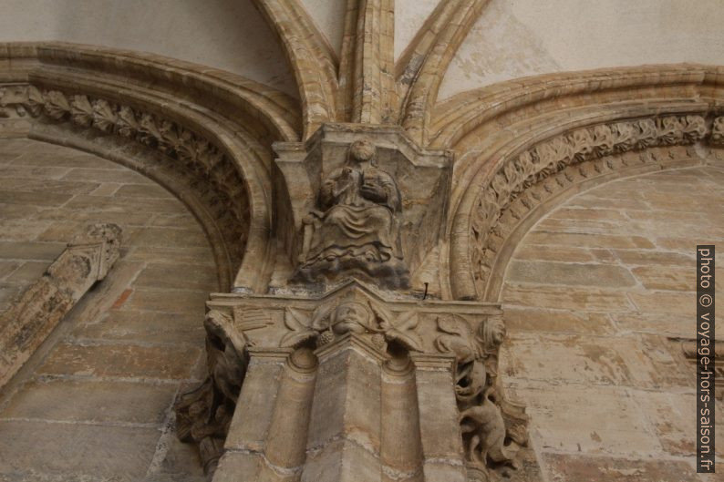 Un capiteau du cloître d'Oviedo. Photo © André M. Winter