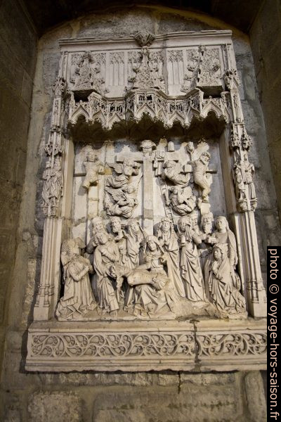 Sculpture Descente de croix dans le cloître d'Oviedo. Photo © André M. Winter