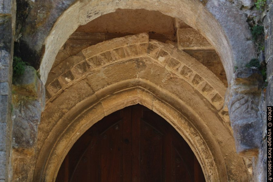 Cadre du portail de l'église Santa María del Naranco. Photo © André M. Winter