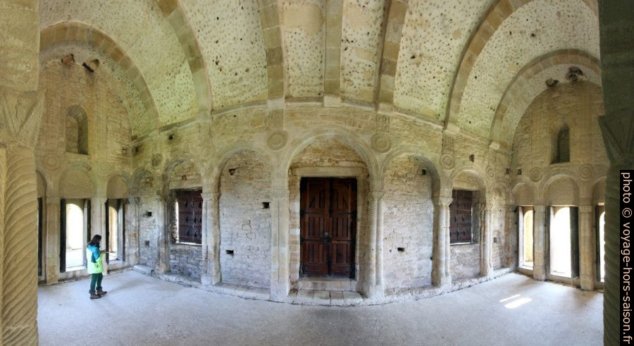 Salle supérieure l'église Santa María del Naranco. Photo © André M. Winter