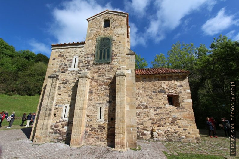 Face sud de l'église Saint-Michel-de-Lillo d'Oviedo. Photo © André M. Winter