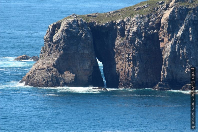 Arche rocheuse au sud de la Isla Erbosa. Photo © André M. Winter