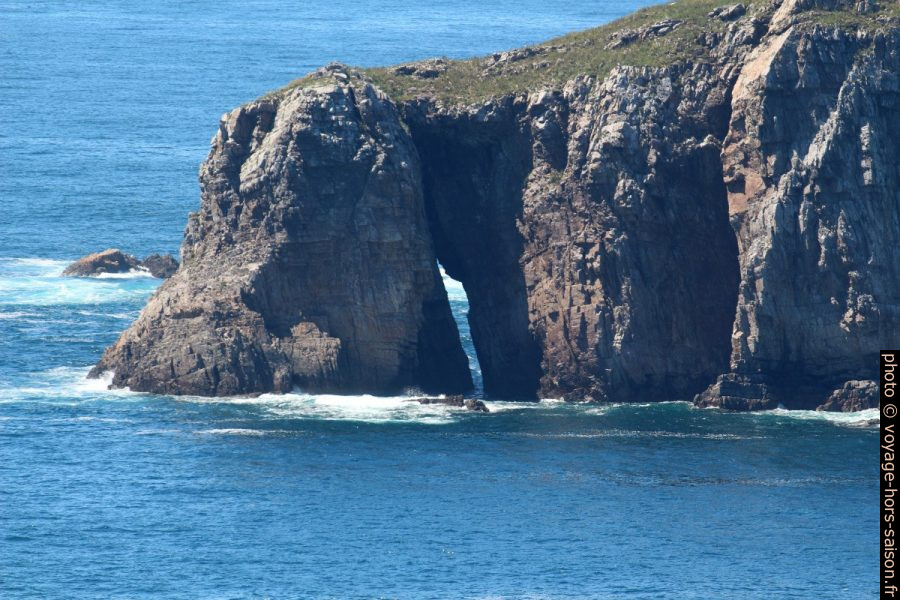 Arche rocheuse au sud de la Isla Erbosa. Photo © André M. Winter