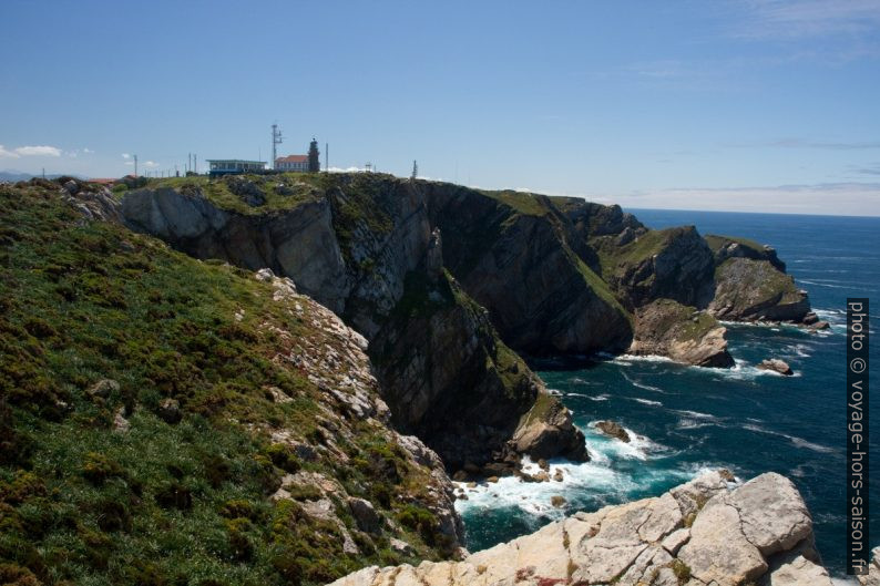 Phare de Peñas sur le cap du même nom. Photo © Alex Medwedeff