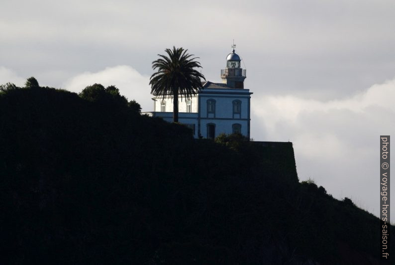 Le phare de Candás au Cabo de San Antonio. Photo © André M. Winter