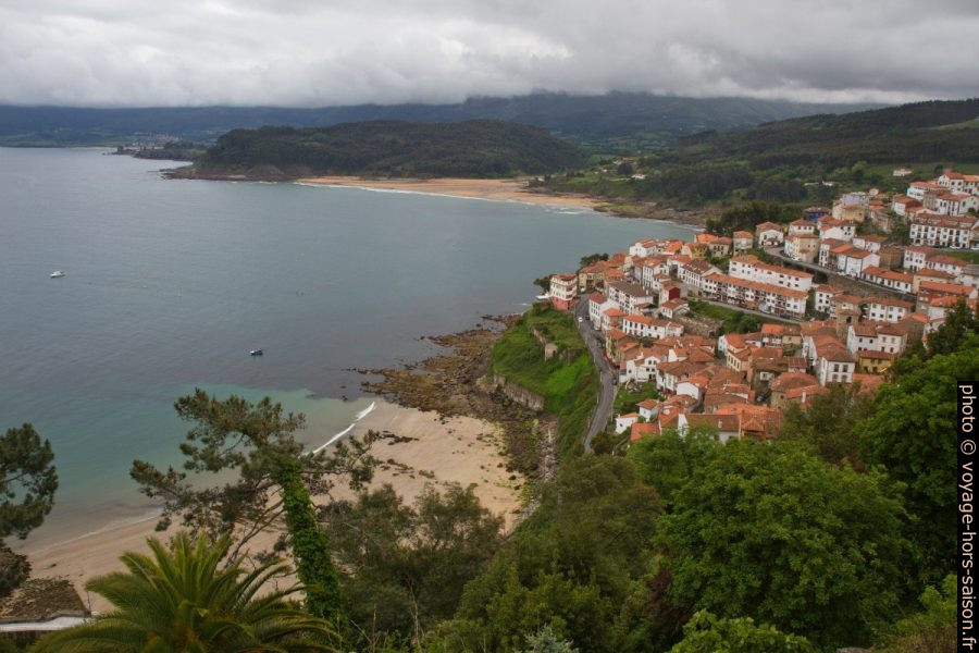 Village de Llastres vu du Mirador de San Roque. Photo © Alex Medwedeff