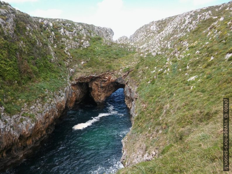 Arches sous la Punta de Guadamia. Photo © André M. Winter