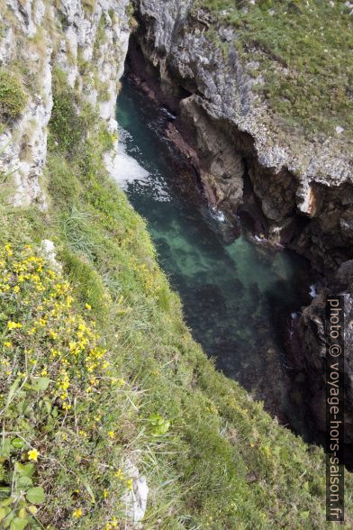 Faille dans la roche sous la Punta de Guadamia. Photo © André M. Winter