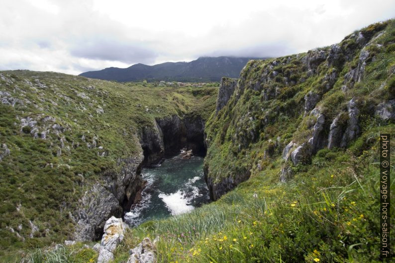 Ouverture dans le plateau rocheux à la Punta de Guadamia. Photo © André M. Winter