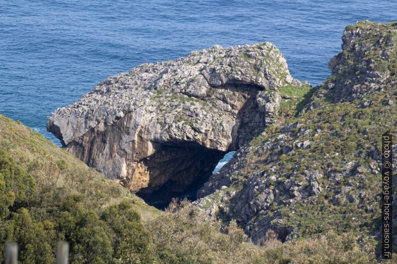 Arche naturelle au nord du Mirador Pimiango. Photo © André M. Winter