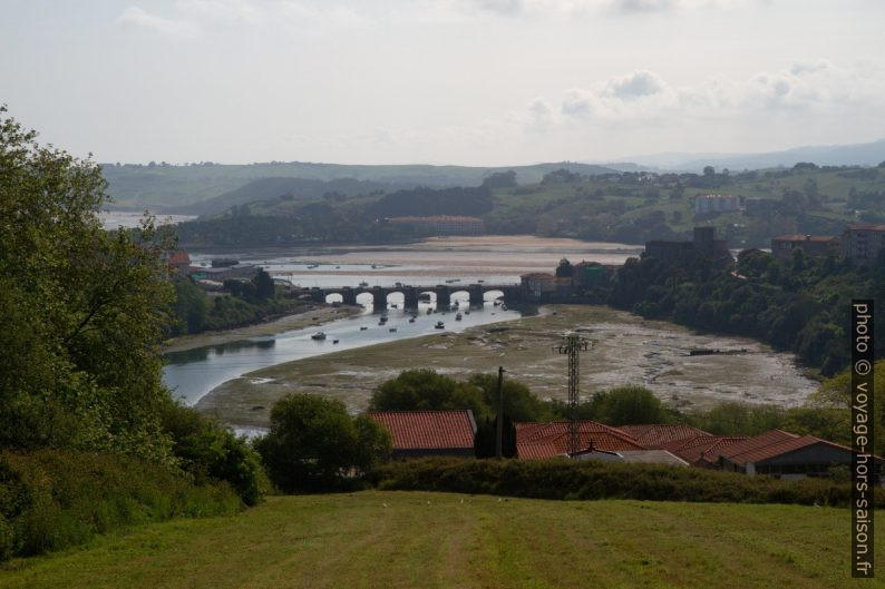 Puente de la Barquera. Photo © Alex Medwedeff