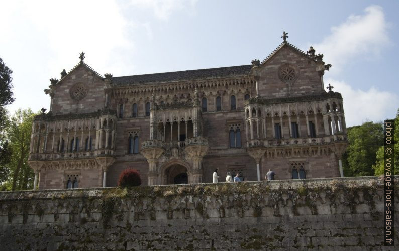 Façade principale du Palacio de Sobrellano. Photo © André M. Winter