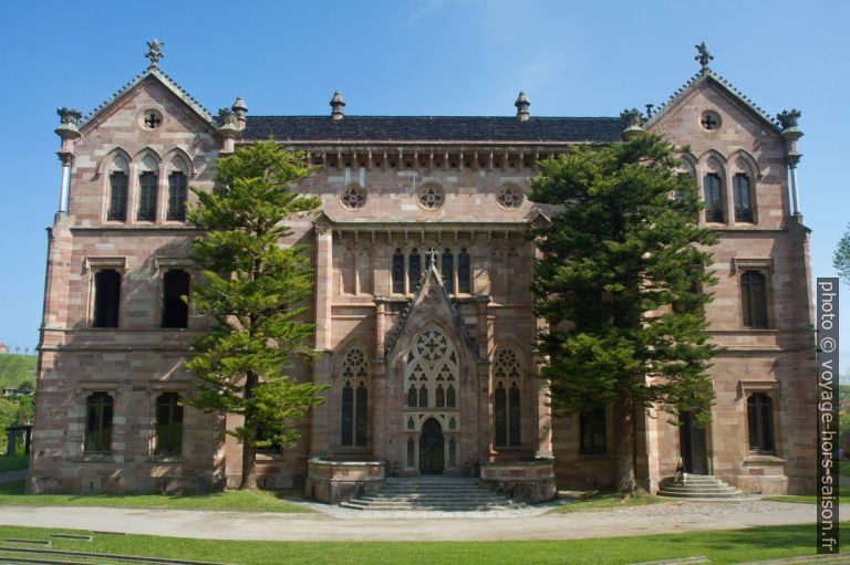 Façade sud du Palais de Sobrellano. Photo © Alex Medwedeff