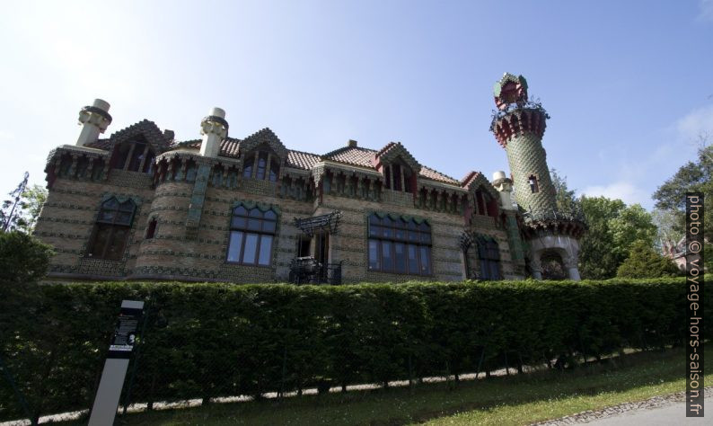 Façade nord du Capricho de Gaudí. Photo © André M. Winter