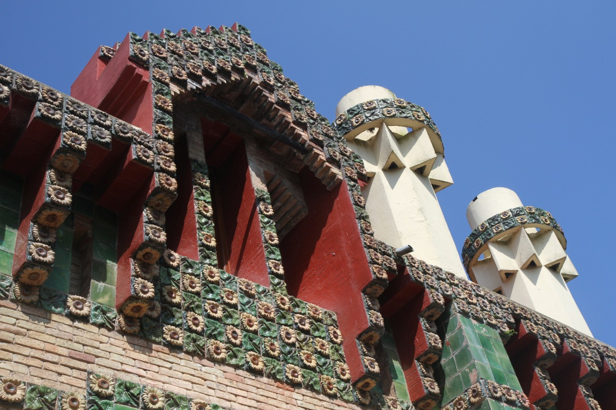 Décor extérieur de la façade est. Photo © Alex Medwedeff