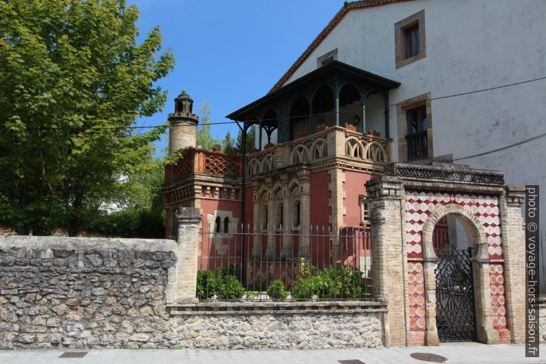 Arche mauresque et terrasse Art-Nouveau espagnol. Photo © André M. Winter
