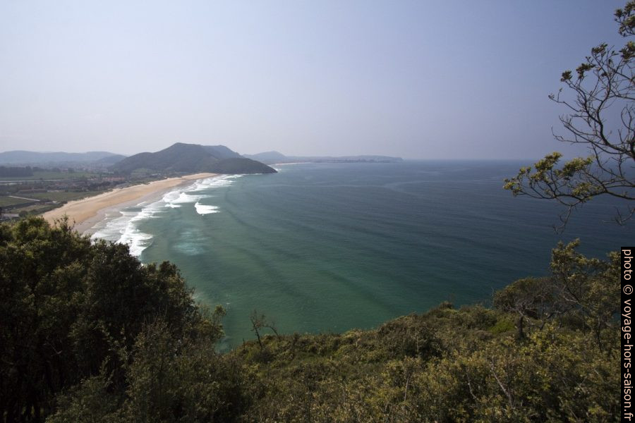 La Playa de Berria, el Brusco y la Ensenada de Noja. Photo © André M. Winter