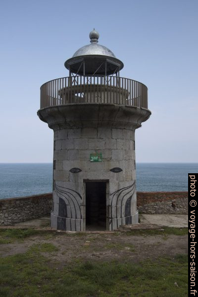 Graffiti sur le Faro del Caballo. Photo © André M. Winter