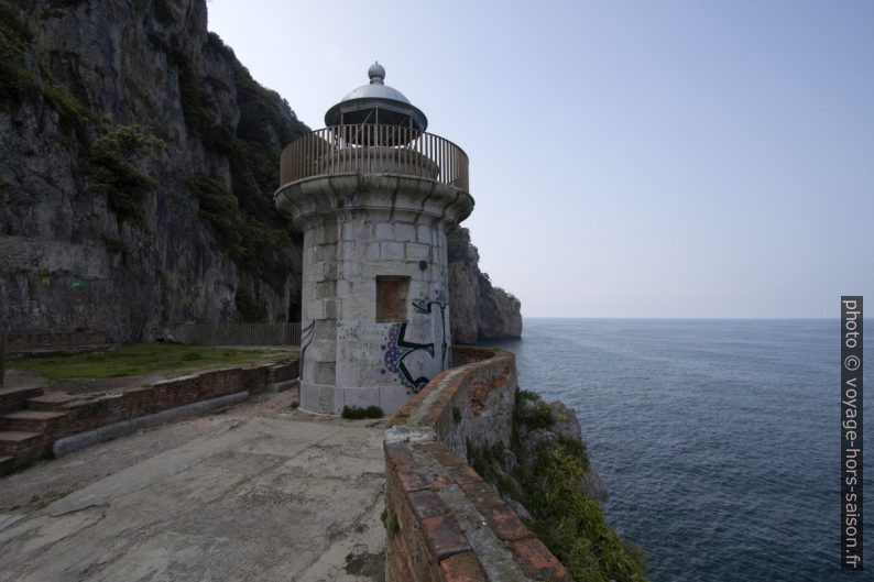 Faro del Caballo désaffecté. Photo © André M. Winter