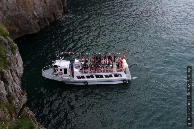 Bateau d'excursion avec des écoliers français. Photo © André M. Winter