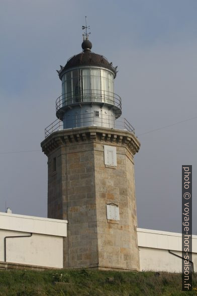 Tour et lanterne voilée du Phare de Matxitxako. Photo © André M. Winter