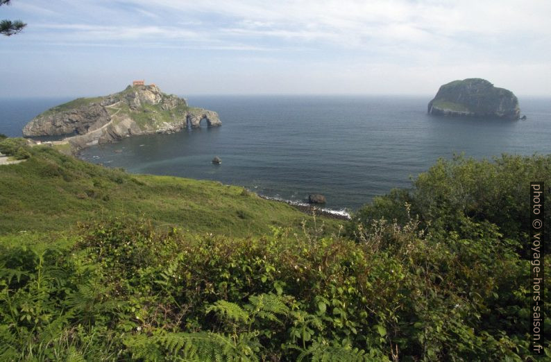 Gaztelugatxe et Akatxa. Photo © André M. Winter