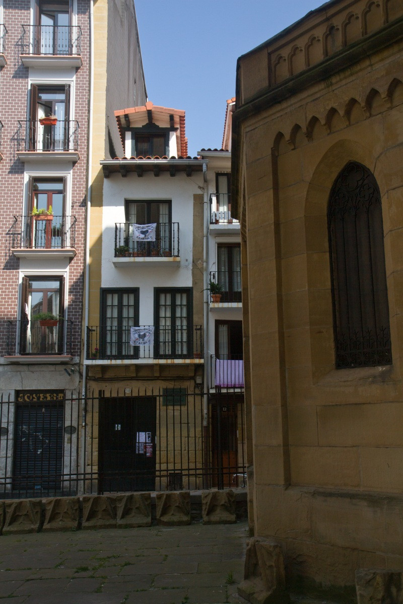 Maison étroite de la Abuztuaren 31 Kalea. Photo © Alex Medwedeff