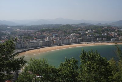 Baie et plage de Donostia. Photo © Alex Medwedeff