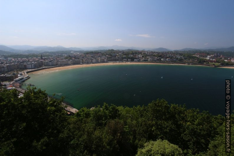 La grande baie de Donostia. Photo © André M. Winter