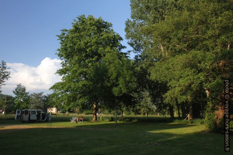 Notre emplacement au camping de Lalinde. Photo © Alex Medwedeff