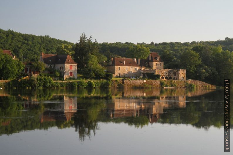 Petit château du Bourg de Pontours. Photo © Alex Medwedeff