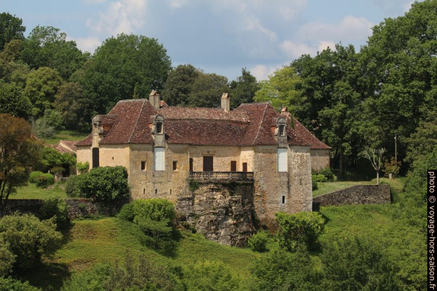 Château de Cazal au fenêtres closes. Photo © André M. Winter
