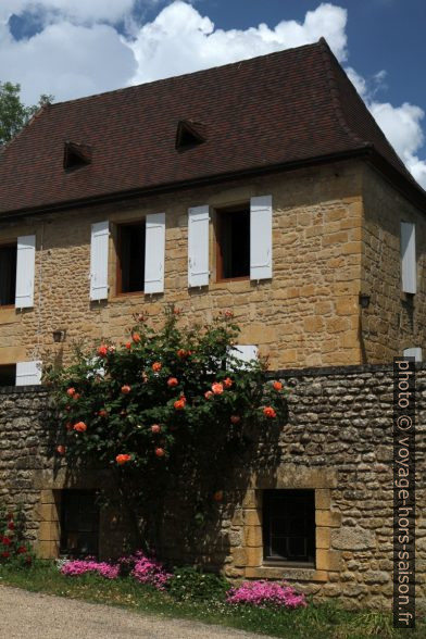 Une maison en pierre à Paunat. Photo © Alex Medwedeff