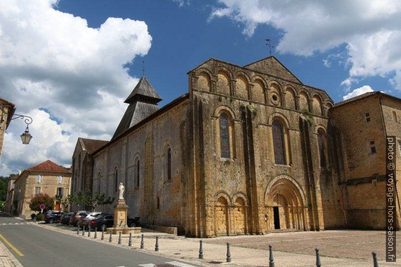 L'église abbatiale de Cadouin. Photo © André M. Winter
