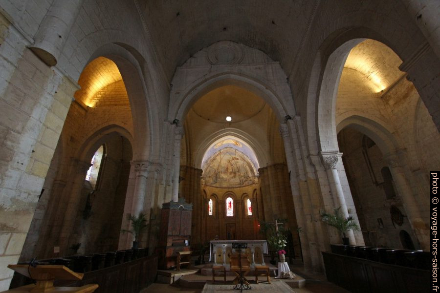 Croisée du transept de l'église abbatiale de Cadouin. Photo © André M. Winter