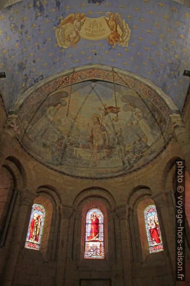 Fresques et vitraux du chevet de l'église abbatiale de Cadouin. Photo © Alex Medwedeff