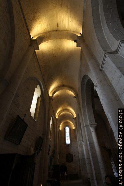 Nef latérale de l'église de Cadouin. Photo © André M. Winter