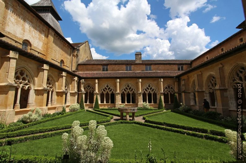 Jardin du cloître de Cadouin. Photo © André M. Winter