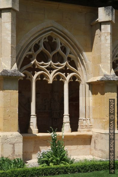 Remplage d'une arcade du cloître de Cadouin. Photo © André M. Winter