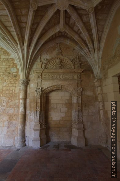 Porte renaissance du cloître de Cadouin murée. Photo © André M. Winter