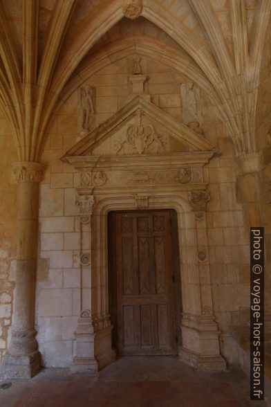 Porte renaissance ouest du cloître de Cadouin. Photo © André M. Winter
