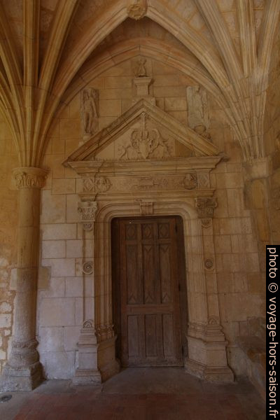 Porte renaissance ouest du cloître de Cadouin. Photo © André M. Winter