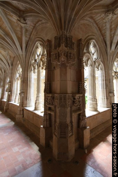 Coin intérieur des galeries nord et est du cloître de Cadouin. Photo © André M. Winter