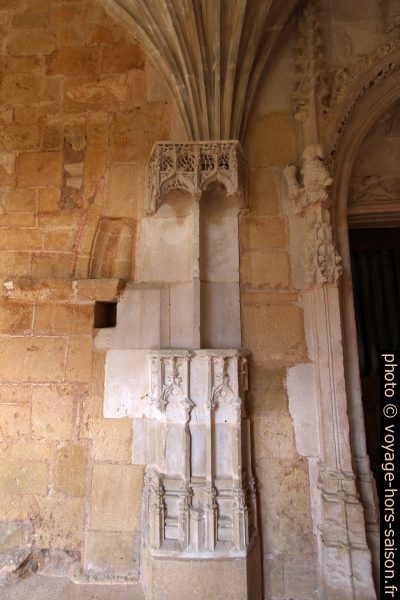 Piédestal gothique sans statues. Photo © André M. Winter