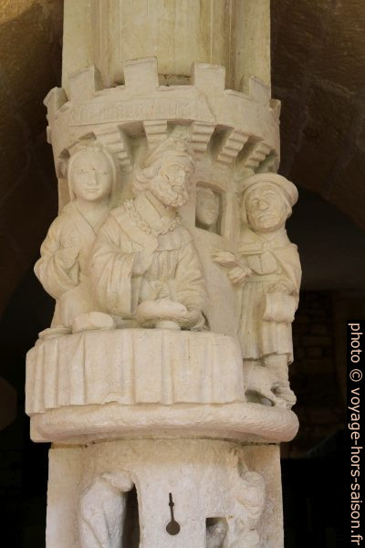 Colonne sculptée de La parabole du riche et de Lazare. Photo © Alex Medwedeff